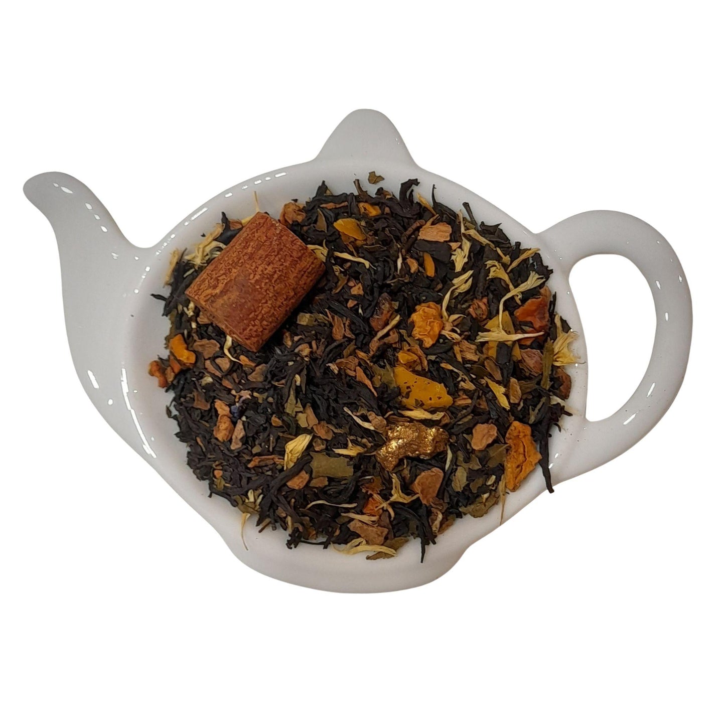 Zwarte thee Cinnamon Sparkle met kaneel en fonkelende gouden suikerstukjes, een sprankelende blend vol warmte en zoetheid.