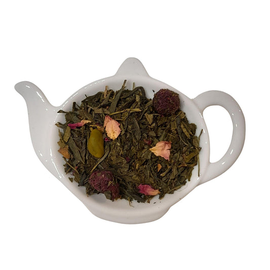 Groene Sencha thee met pistache, framboos en een vleugje kaneel – een luxe, dessertachtige melange vol smaakbeleving.