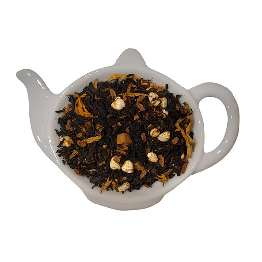 Romige Verleiding zwarte thee met zoete braambladeren, romige karamelstukjes en kaneel – een dessertachtige blend vol verwennerij.