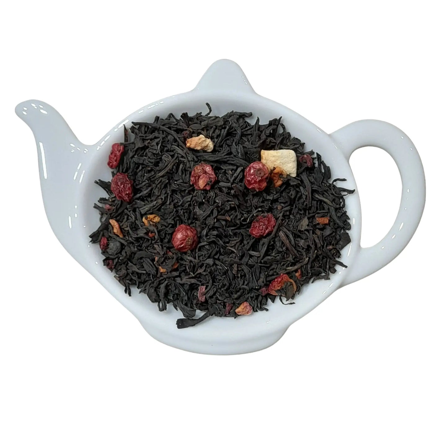 Zwarte thee met frisse bessen, zoals aalbessen en stukjes framboos.